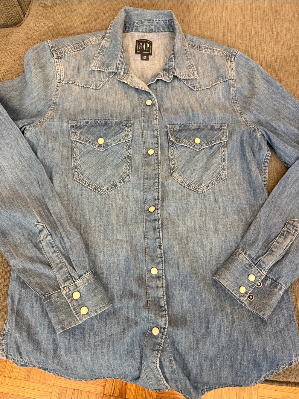 GAP Super-soft Lightweight Blue Denim Button-Up XS Shirt - Women's